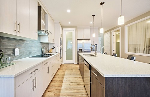 Symons Valley House | Calgary Mega-Home: 7BR, 2 Kitchens, 5 Baths! Groups, Family & Banff Getaway