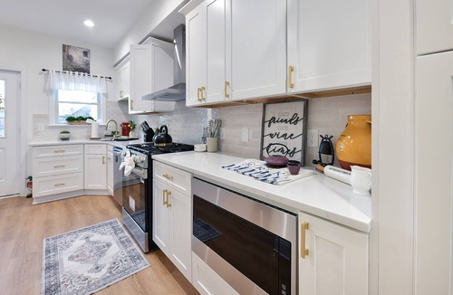 Canton House | Canton Rooftop Retreat+Chef’s Kitchen+Good Vibes