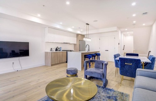 Petworth Bed & Breakfast | Capitol View 3 Penthouse with Rooftop