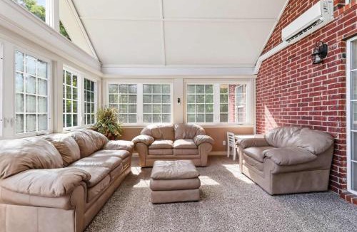 Springdale House | Casa Oasis Extra Large home centrally located