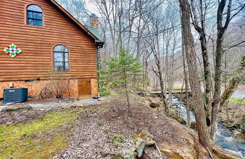 Boone Cabin | Catch & Release - Trout Stream, Wi-Fi, Pool Table