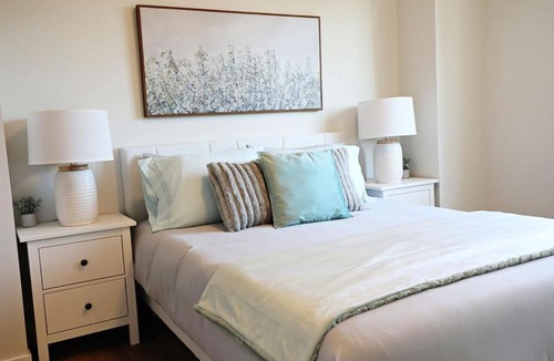 North Central Edmonton House | Central 5 Bedroom AC Rogers Commonwealth EXPO