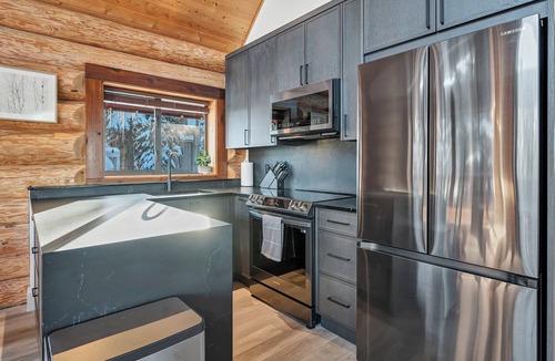 Courtenay Ski Chalet | Chalet Meribel - hot tubs