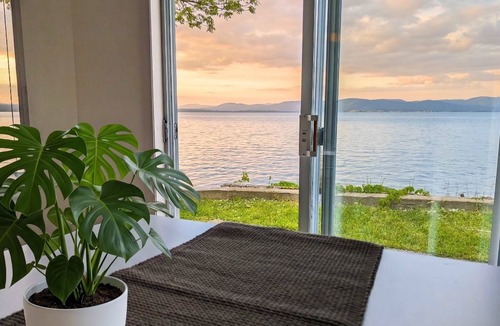 Cap-Saint-Ignace Ski Chalet | Chalet Studio #5 Waterfront with Spa, Fireplace & Wifi