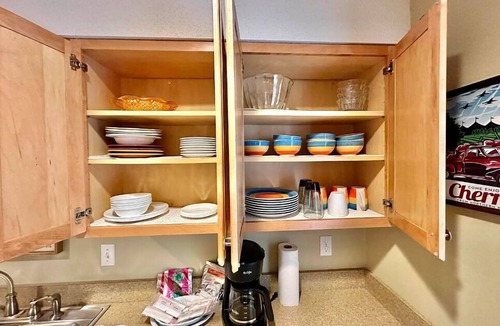 Acme Condo | Charming 1BDR Condo w Golf Course View