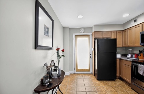 Canton House | Charming 2-bedroom townhome in beautiful Baltimore with central AC/Free internet