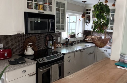 Hobart Cottage | Charming 2-Bedroom River Cottage With Cedar River Trail Access in Maple Valley