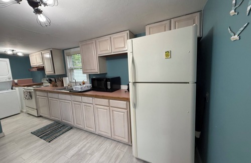 Sylvan Beach Cottage | Charming 2-bedroom cottage in Sylvan Beach 2 blocks from the beach!