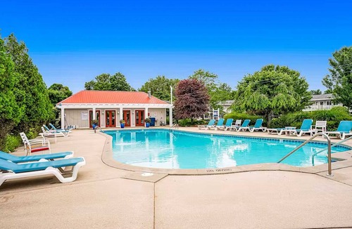 Douglas Condo | Charming 2BR/2BA Condo 1 Mile from Lake Michigan, with shared pool