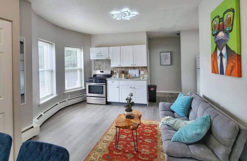 Memorial Square House | Charming 2BR Apartment Near Downtown Springfield