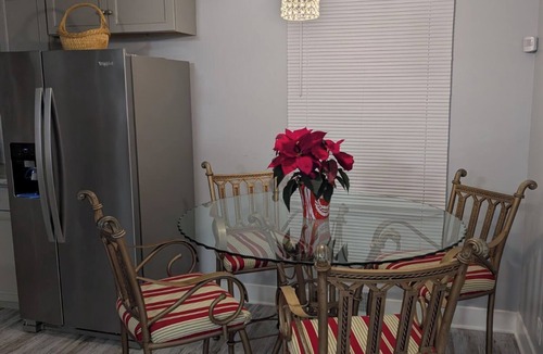 Lawrence House | Charming 3-bedroom house Cozy Corner Homestay