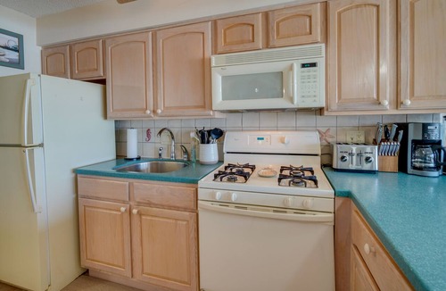 Brigantine Condo | Charming Brigantine Condo Rental: Steps to Beach!