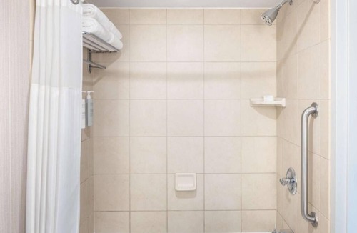 Bethesda Hotel | Charming Downtown Bethesda Unit Near Metro, NIH, Pet Friendly