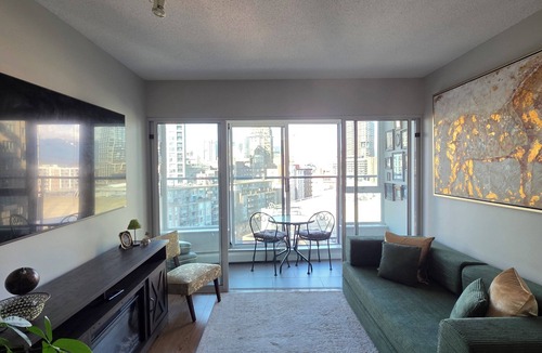 Central Condo | Charming Dwelling Downtown Vancouver