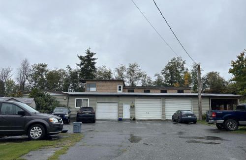 Campbell River Apartment | Charming Hidden Gem- Ocean View and Marina