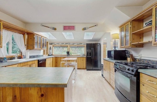 Mapleton House | Charming home on the Siuslaw River with a fire pit, WiFi, & W&D