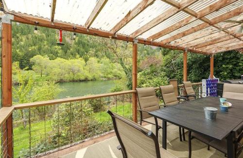 Mapleton House | Charming home on the Siuslaw River with a fire pit WiFi & W&D