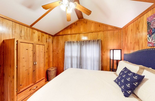 Leesville House | Charming lakefront cabin on two acres with dock & firepit