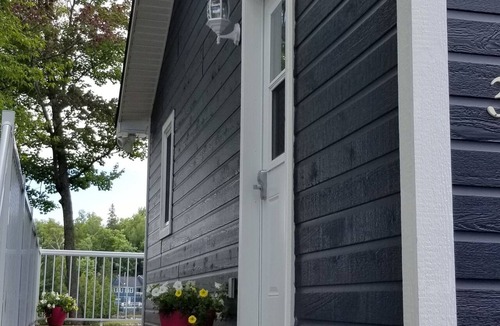 La Peche Ski Chalet | Charming Lakefront Cottage for Families & Nature Lovers