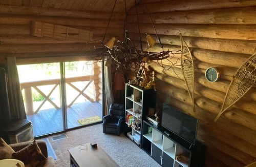 Hemlock Valley Cabin | Charming log cabin Explore Hemlock Valley Harrison Hot Springs Chehalis Weaver L