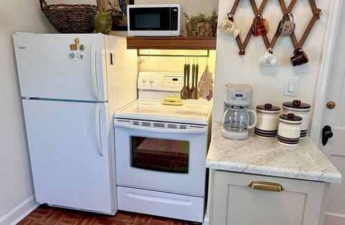 Cedar Falls House | Charming Mid-Century Stay in Downtown Cedar Falls