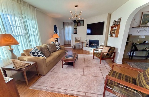 Cedar Falls House | Charming Mid-Century Stay in Downtown Cedar Falls