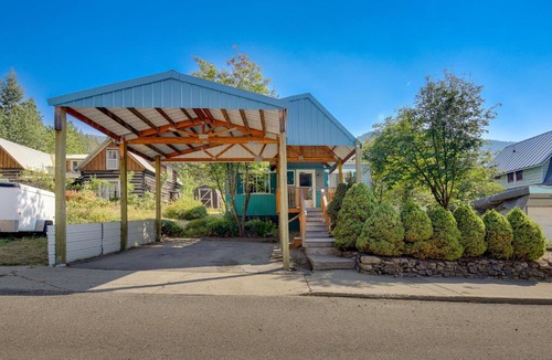 Mullan House | Charming Mullan Home - 6 Mi to Lookout Pass!