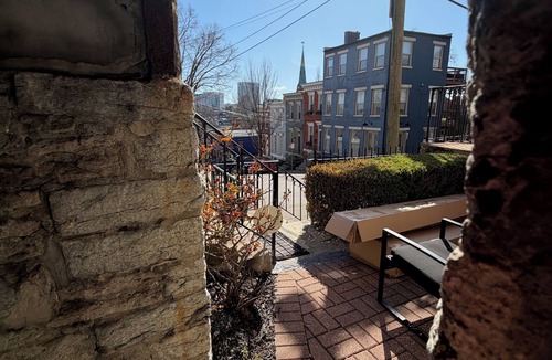 Mount Auburn Apartment | Charming Private-Entry Studio Walk to OTR & DWTN! Cincinnati,OH. Downtown views!
