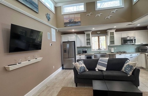 Wading River Apartment | “Charming private studio, kitchenette setup, cable TV, private entrance.”