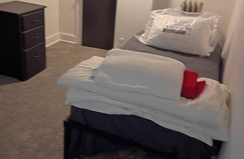 Cedar Falls House | Charming private sleeping room near trails in fabulous downtown Cedar Falls