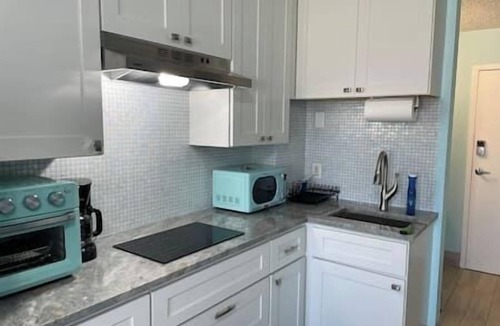 Daytona Beach Condo | Charming Studio | Balcony w/Ocean Views | Pool