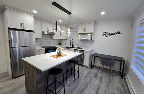 Surrey Newton Apartment | Charming studio in wonderful Surrey with AC