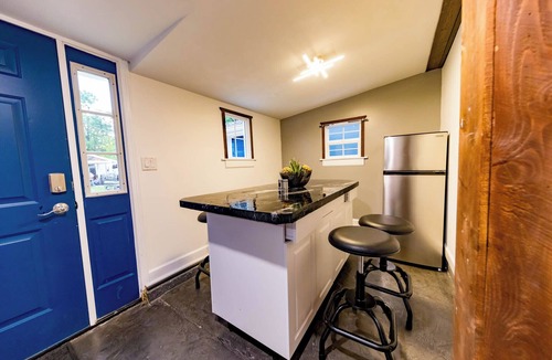 Indianapolis Apartment | Charming studio with WiFi and AC in lovely Indianapolis