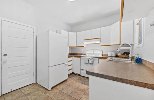 Sunnyside House | Charming Sunnyside Retreat | Kensington & Downtown