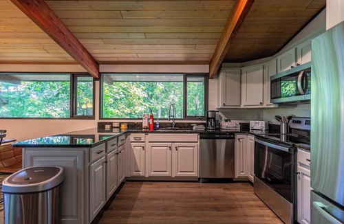 Beech Mountain House | Chasing Birdies- Fully renovated, Beech Mountain Club access!