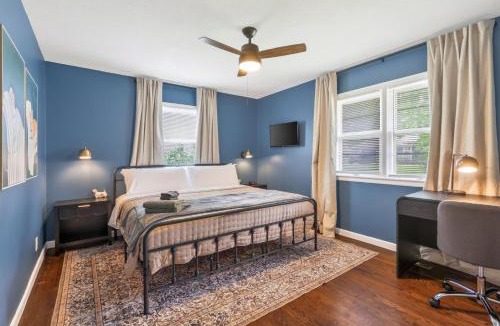 Independence House | Chic Home with Huge Grassy Yard 7 mins to Arrowhead Stadium