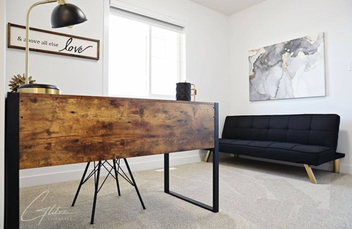 Southwest Edmonton House | Chic Modern Home|King Bed|Fireplace|Disney+