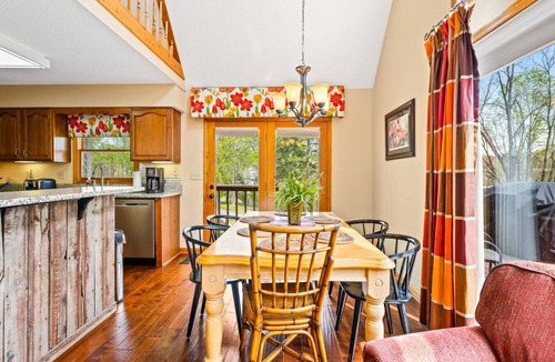 La Follette House | Cinci 5: Firepit, Pool Table, Covered Dock