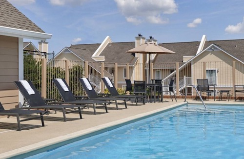 Sharonville House | Cincinnati Getaway! 2 Spacious Units, Full Kitchen, Pool, FREE Parking & Bfast!