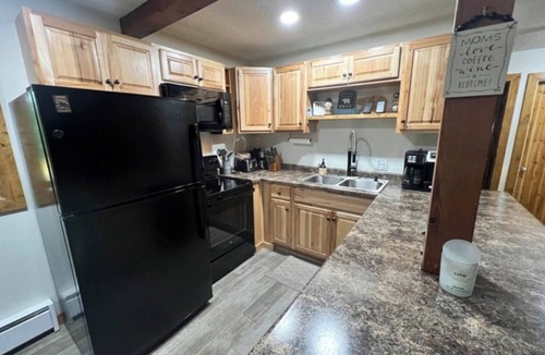Wakefield Condo | Clean, Cozy & Completely Updated! 1B 1B Condo w Jetted Tub Room!