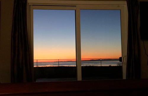 Oak Harbor House | Cliffside Cottage