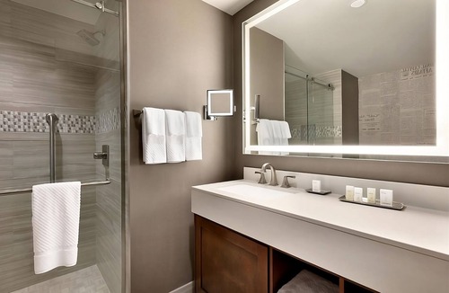 Berkeley Heights Hotel | Comfort & Convenience! 4 Cozy Units w/Indoor Pool, Free Breakfast, Parking!