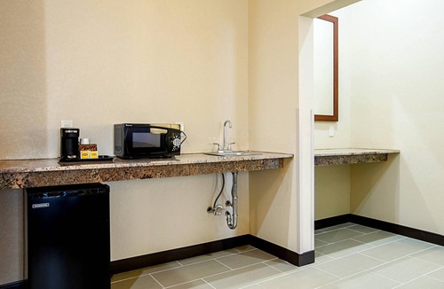 Fishkill Hotel | Comfort Suites Fishkill near Interstate 84