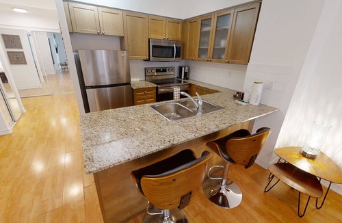 Downtown Toronto Apartment | Comfortable 1-BR Condo in DT Toronto
