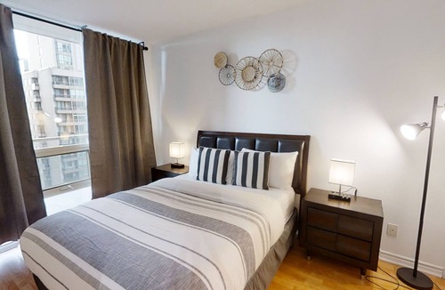 Downtown Toronto Apartment | Comfortable 1-BR Condo in DT Toronto