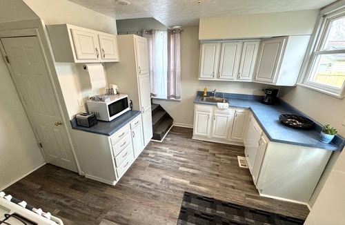 Springfield House | Comfortable 2-bedroom house in enjoyable Springfield with AC, WiFi