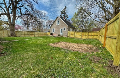 Springfield House | Comfortable 2-bedroom house in enjoyable Springfield with AC, WiFi