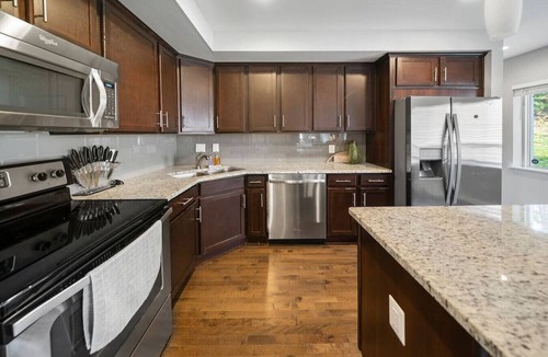 Mount Auburn Apartment | Comfortable 2BR Condo near City Center