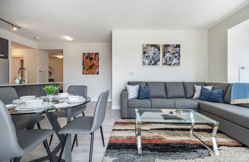 Toronto Entertainment District Apartment | Comfortable 2BR Toronto Apartment Near Transit and Attractions