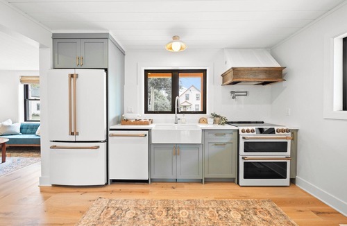 Perth House | Comfortable, bright and central farmhouse in historic Perth.